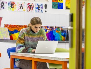 st-girl-on-laptop