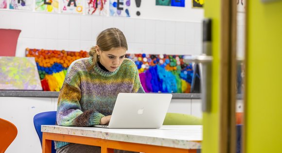 st-girl-on-laptop